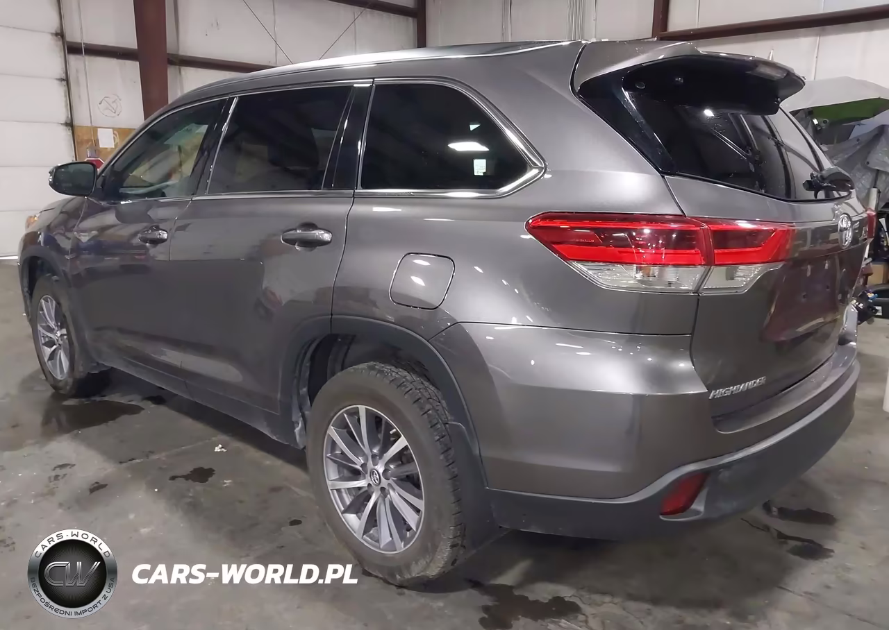 2019 Toyota Highlander Xle VIN:5TDJZRFH0KS579745 - 3