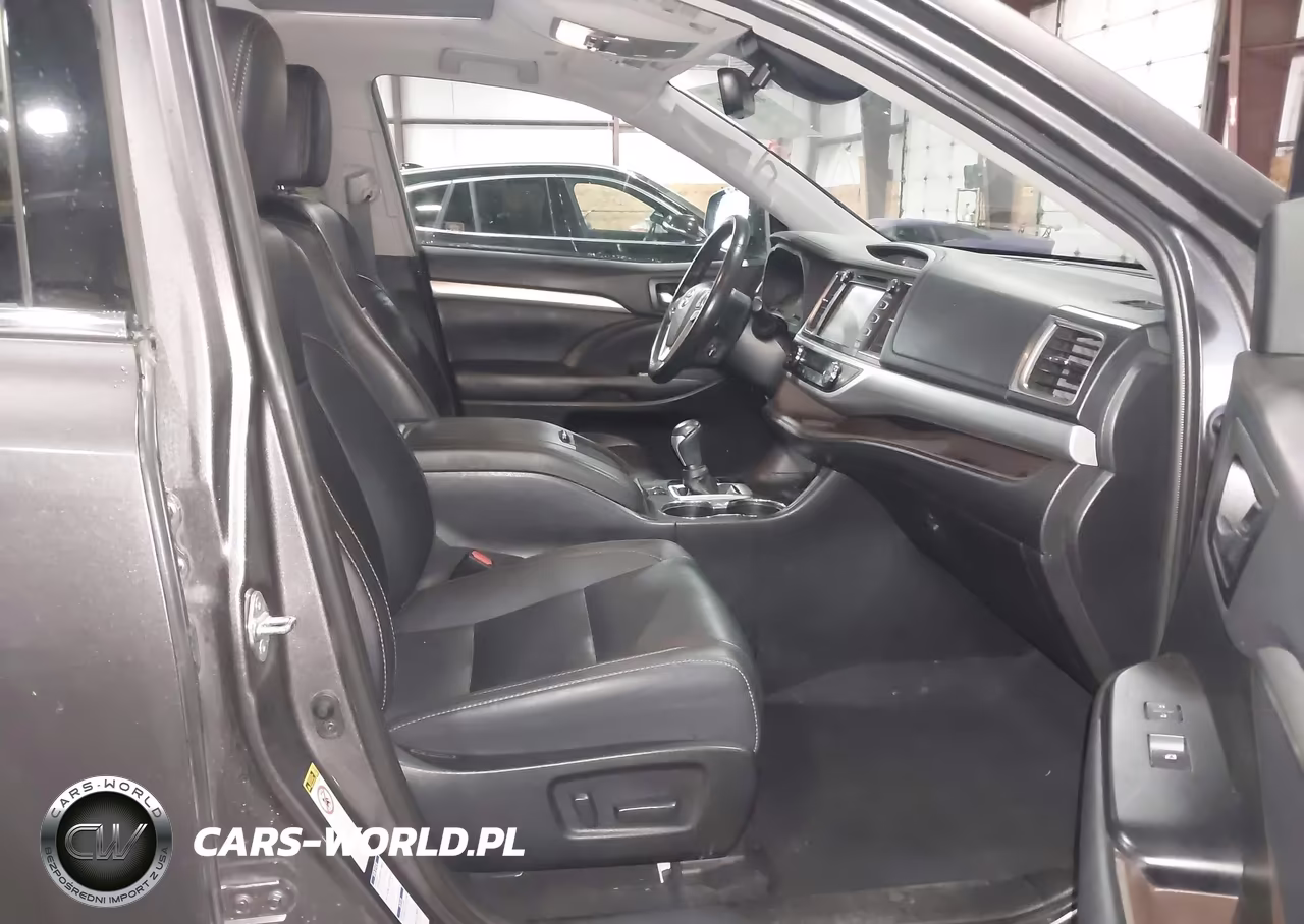 2019 Toyota Highlander Xle VIN:5TDJZRFH0KS579745 - 5