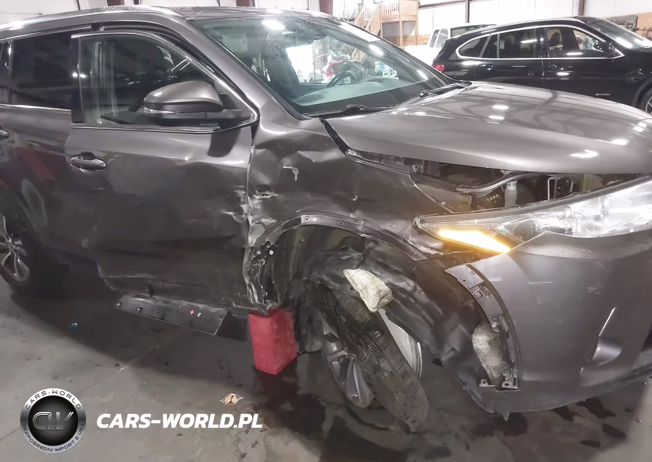 2019 Toyota Highlander Xle VIN:5TDJZRFH0KS579745 - 6