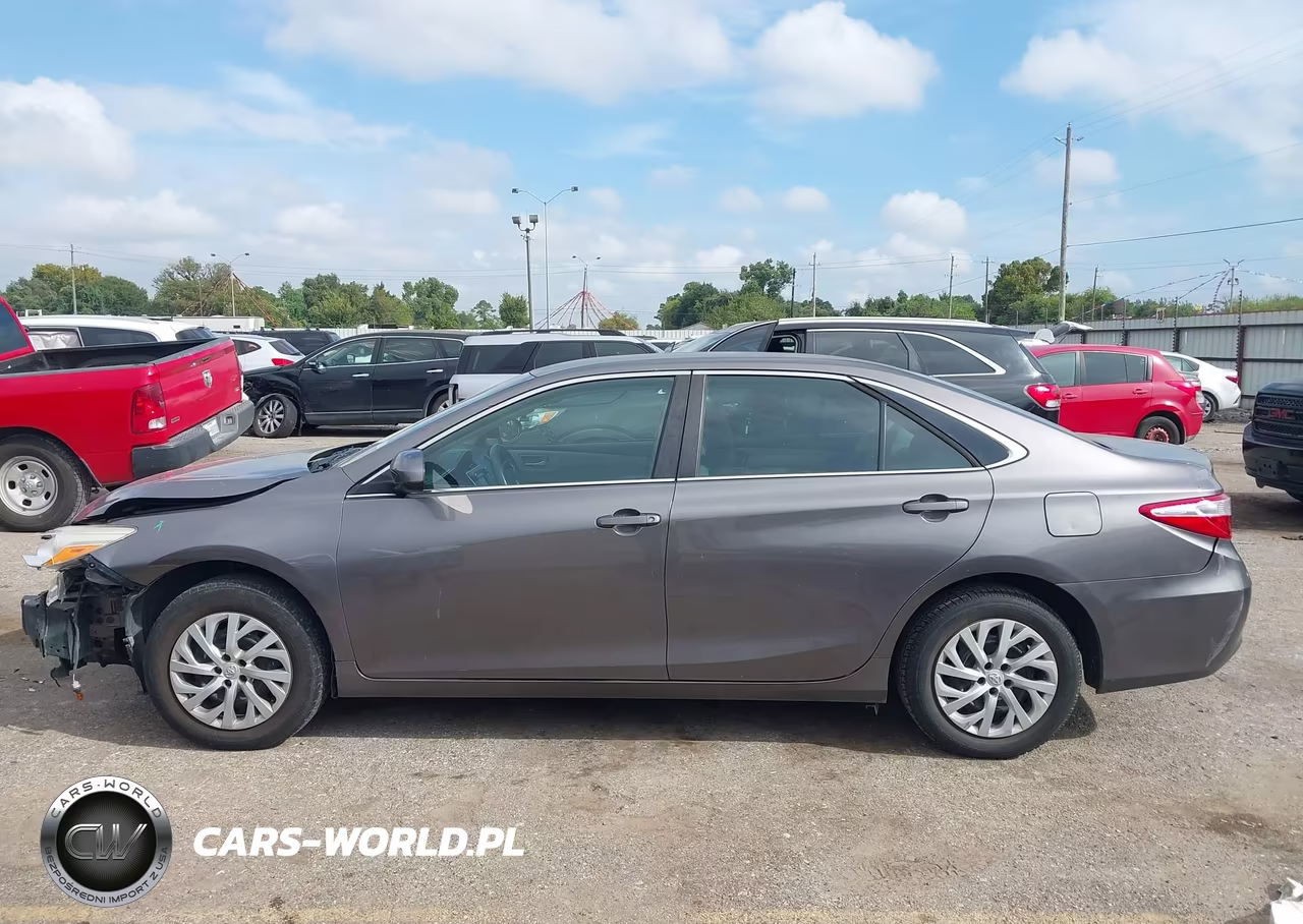 2017 Toyota Camry Le VIN:4T1BF1FK1HU621592 - 14