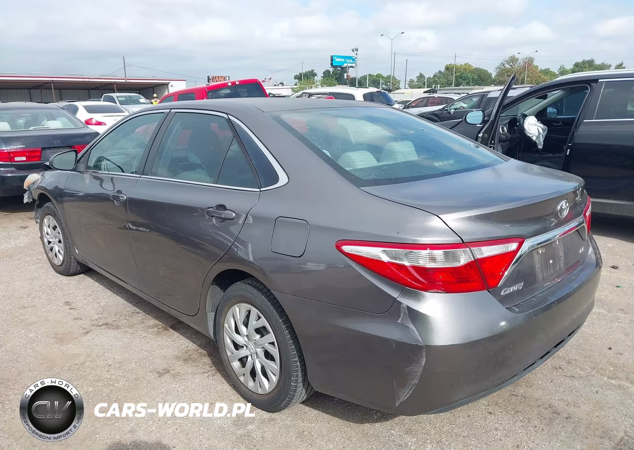 2017 Toyota Camry Le VIN:4T1BF1FK1HU621592 - 3