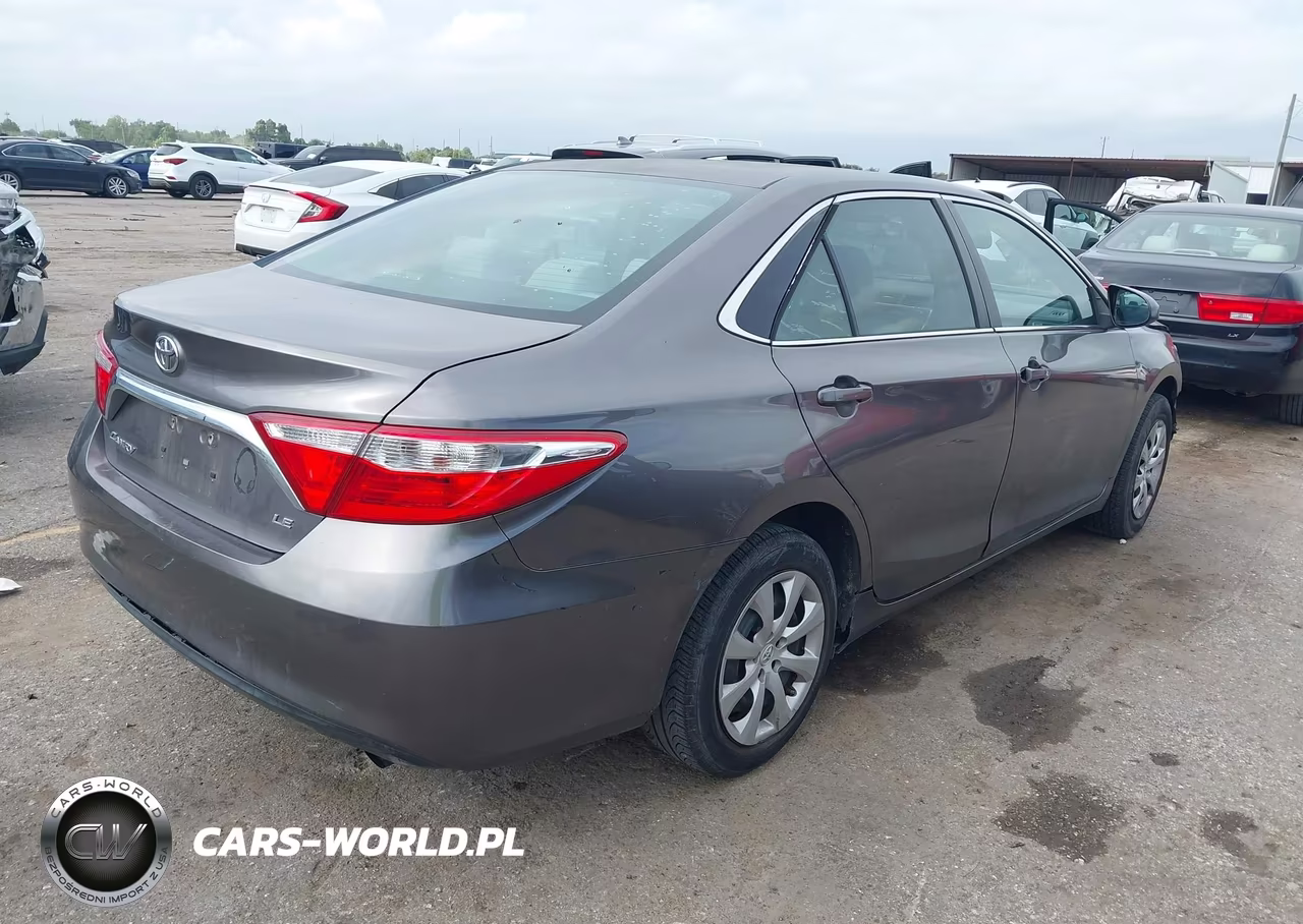 2017 Toyota Camry Le VIN:4T1BF1FK1HU621592 - 4
