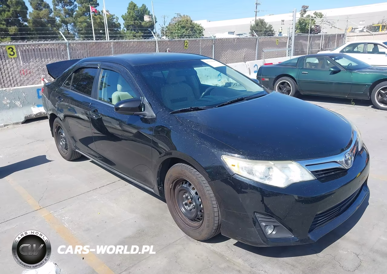 2012 Toyota Camry Le – zdjęcie 1 z 13