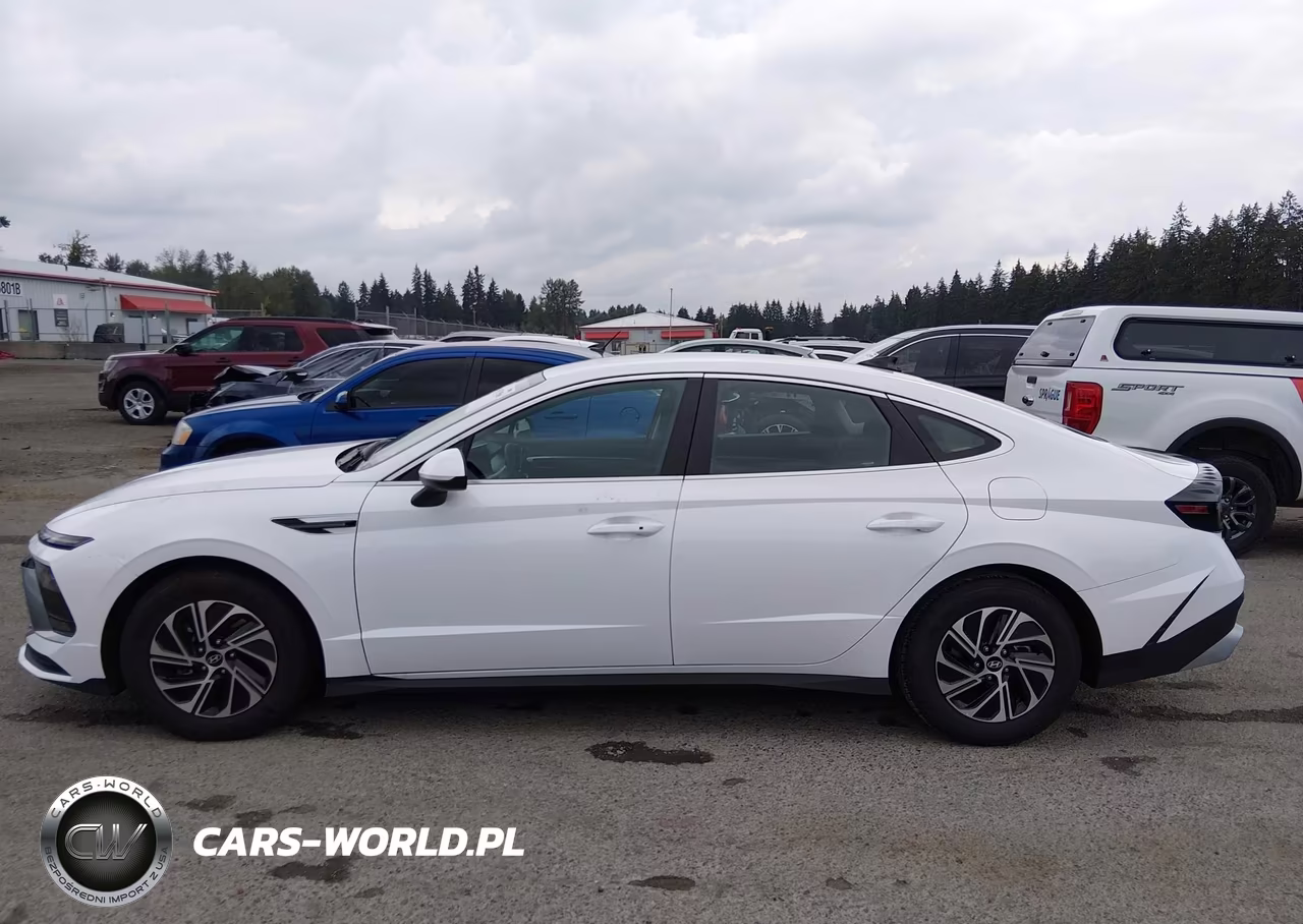 2026 Hyundai Sonata Hybrid Blue VIN:KMHL24JJ7TA162093 - 14