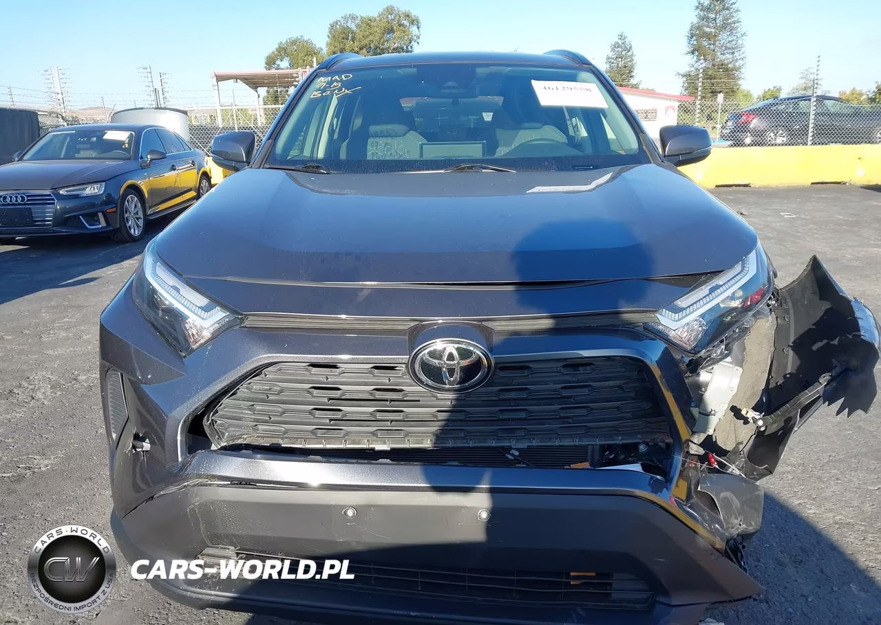 2023 Toyota Rav4 Xle VIN:JTMP1RFV3PJ040676 - 12