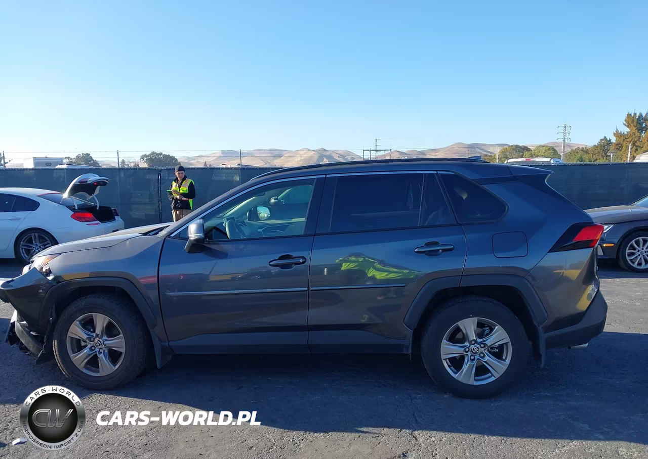 2023 Toyota Rav4 Xle VIN:JTMP1RFV3PJ040676 - 14