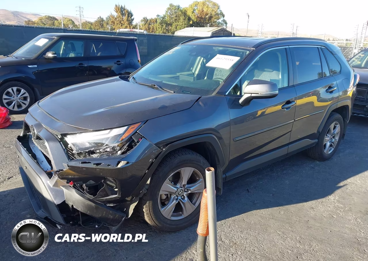 2023 Toyota Rav4 Xle VIN:JTMP1RFV3PJ040676 - 2