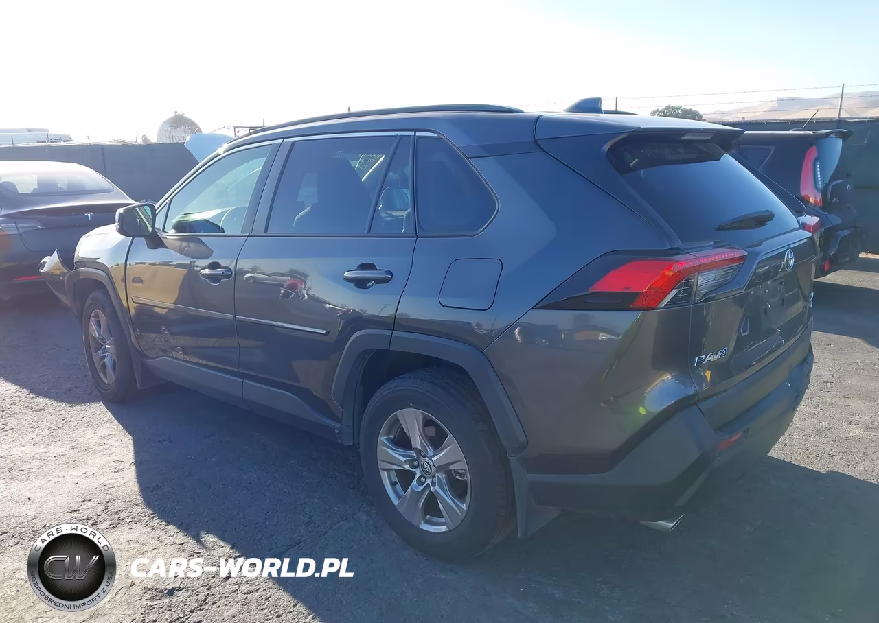 2023 Toyota Rav4 Xle VIN:JTMP1RFV3PJ040676 - 3
