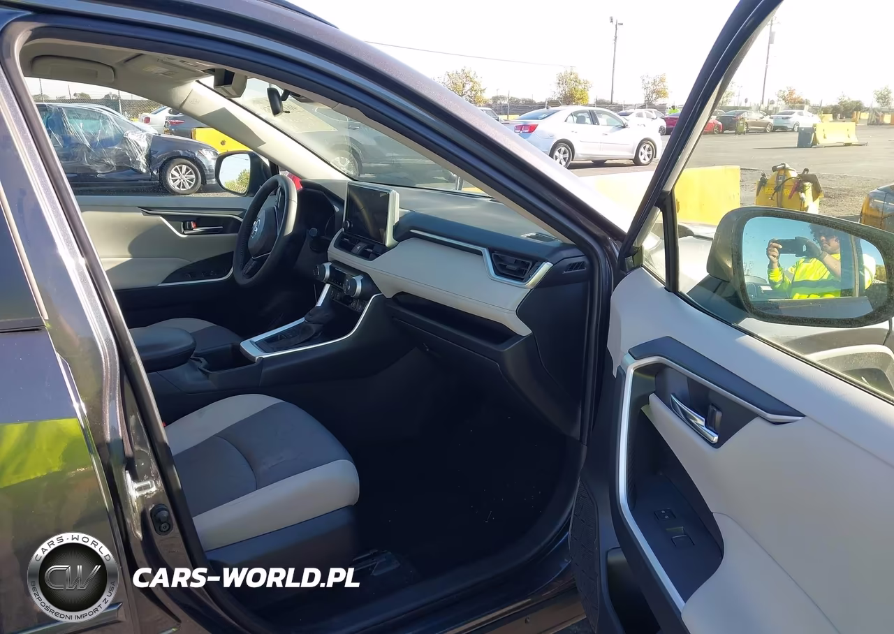 2023 Toyota Rav4 Xle VIN:JTMP1RFV3PJ040676 - 5
