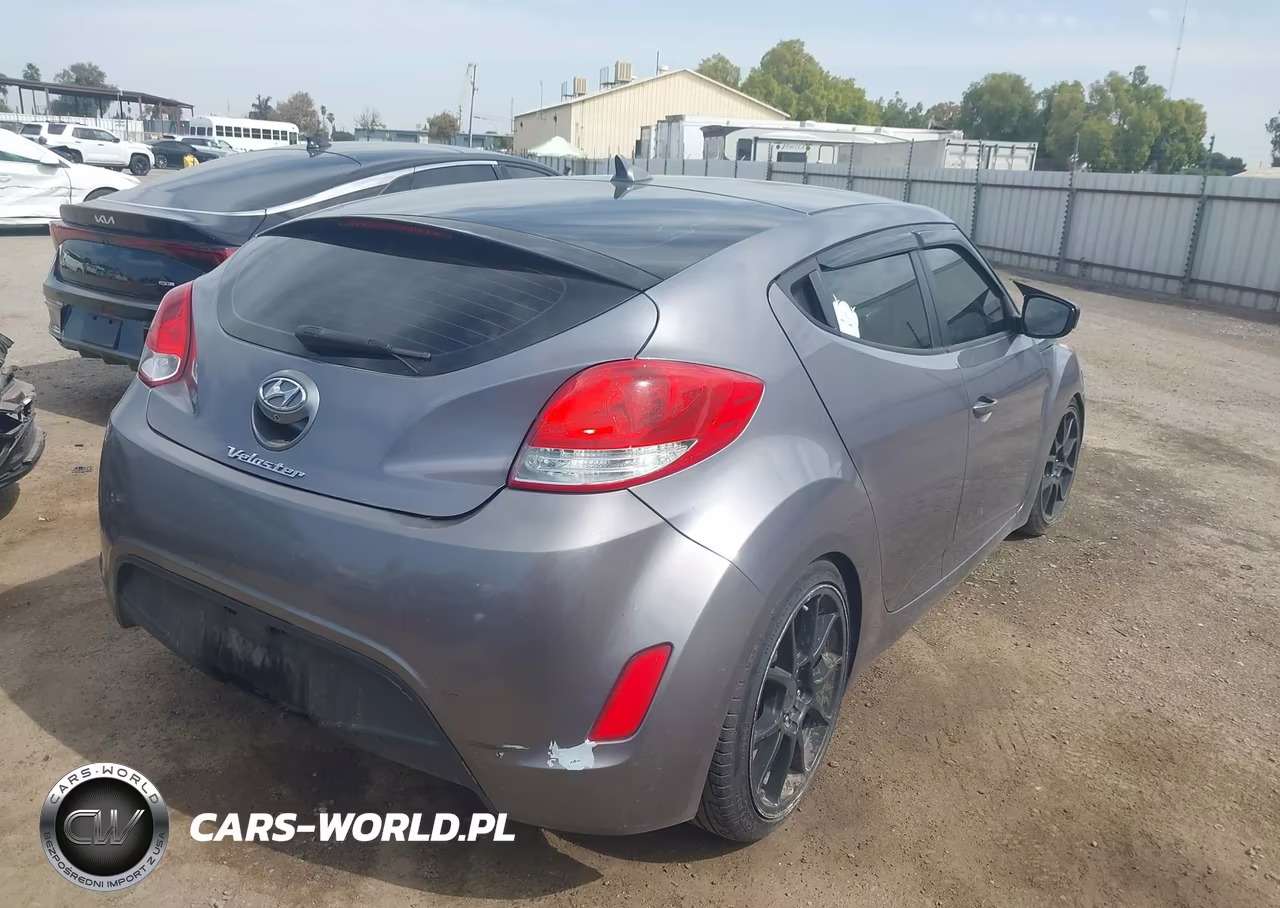 2016 Hyundai Veloster VIN:KMHTC6AD0GU268733 - 4