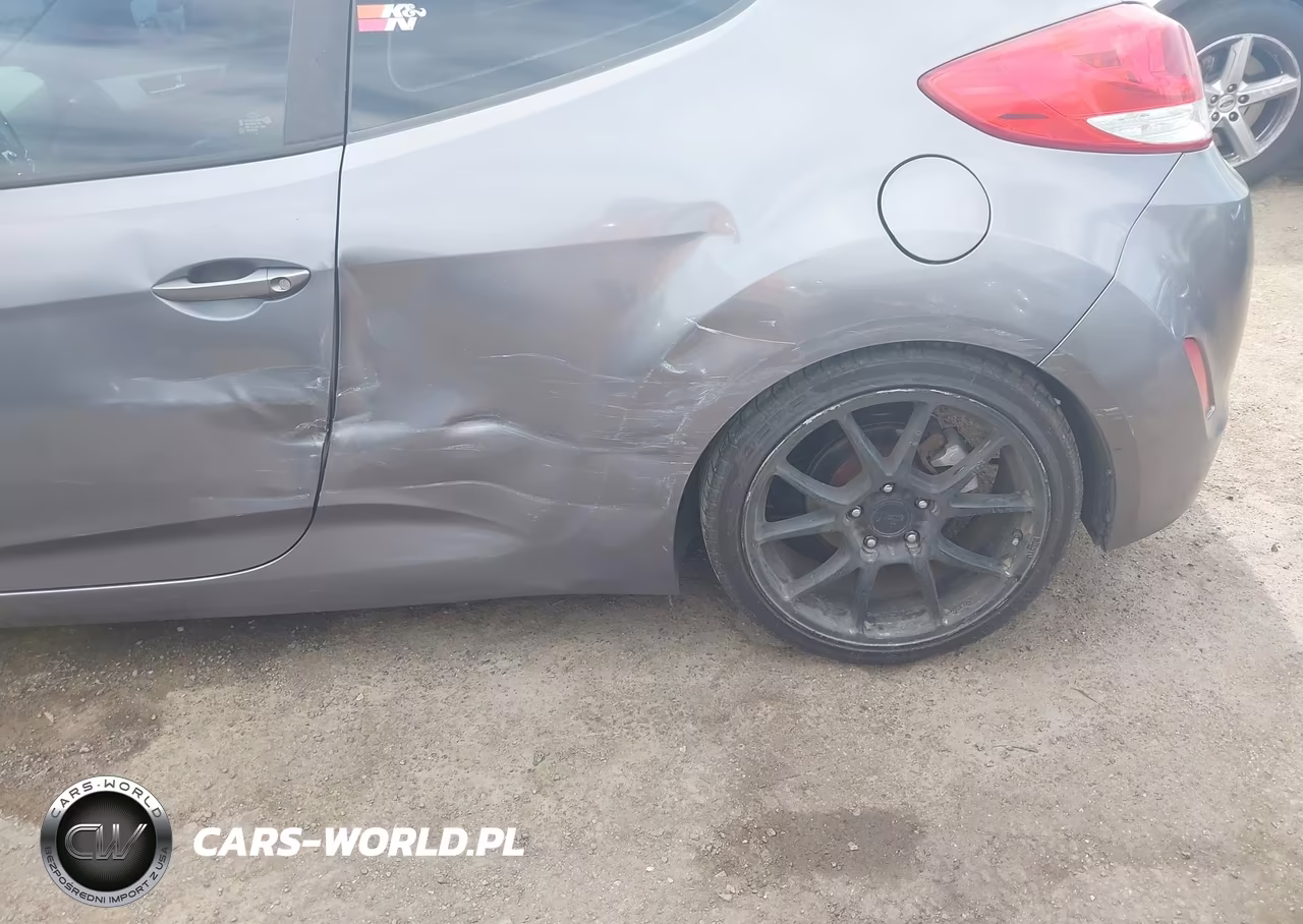 2016 Hyundai Veloster VIN:KMHTC6AD0GU268733 - 6
