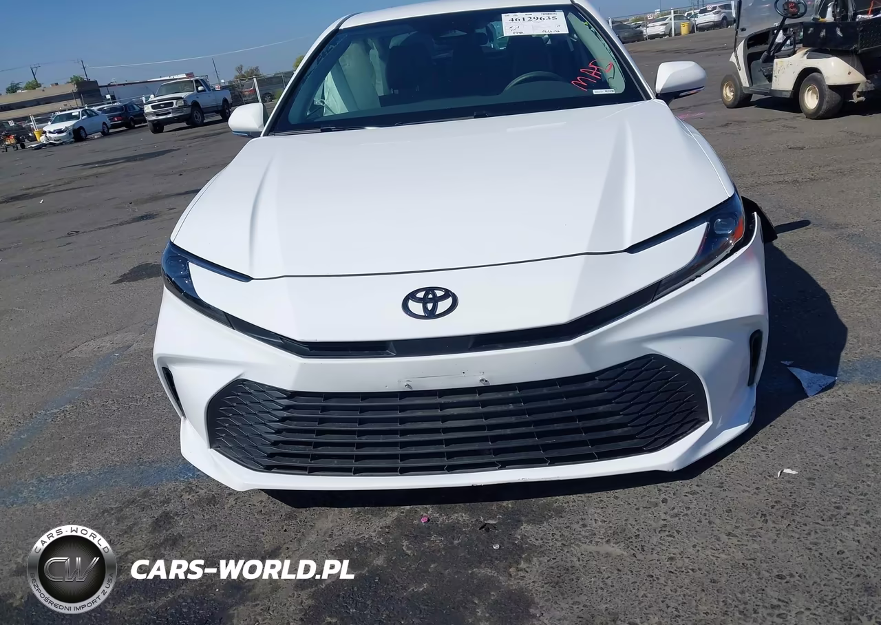 2025 Toyota Camry Le VIN:4T1DAACK7SU639937 - 12
