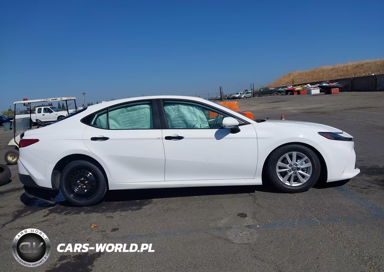 2025 Toyota Camry Le VIN:4T1DAACK7SU639937 - 13