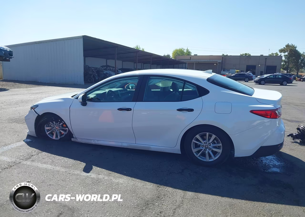2025 Toyota Camry Le VIN:4T1DAACK7SU639937 - 14