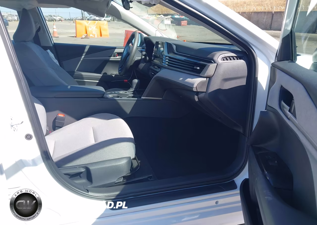 2025 Toyota Camry Le VIN:4T1DAACK7SU639937 - 5