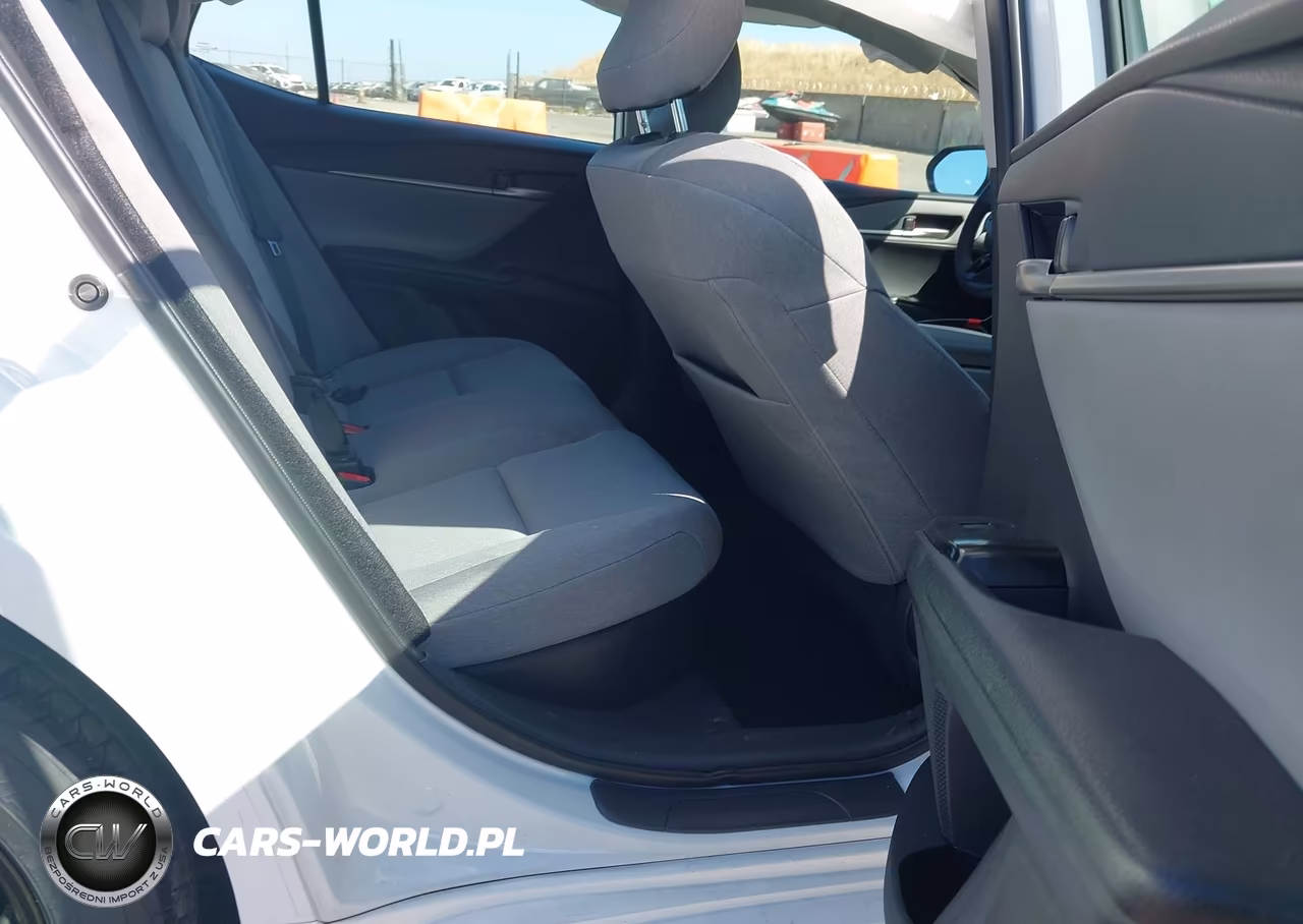 2025 Toyota Camry Le VIN:4T1DAACK7SU639937 - 8