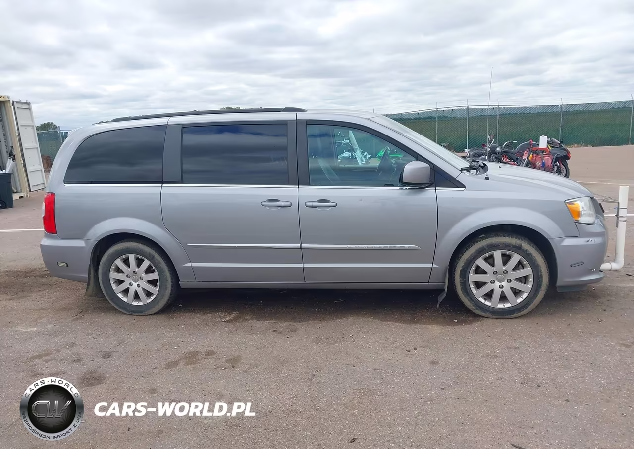 2016 Chrysler Town & Country Touring VIN:2C4RC1BG9GR229386 - 13