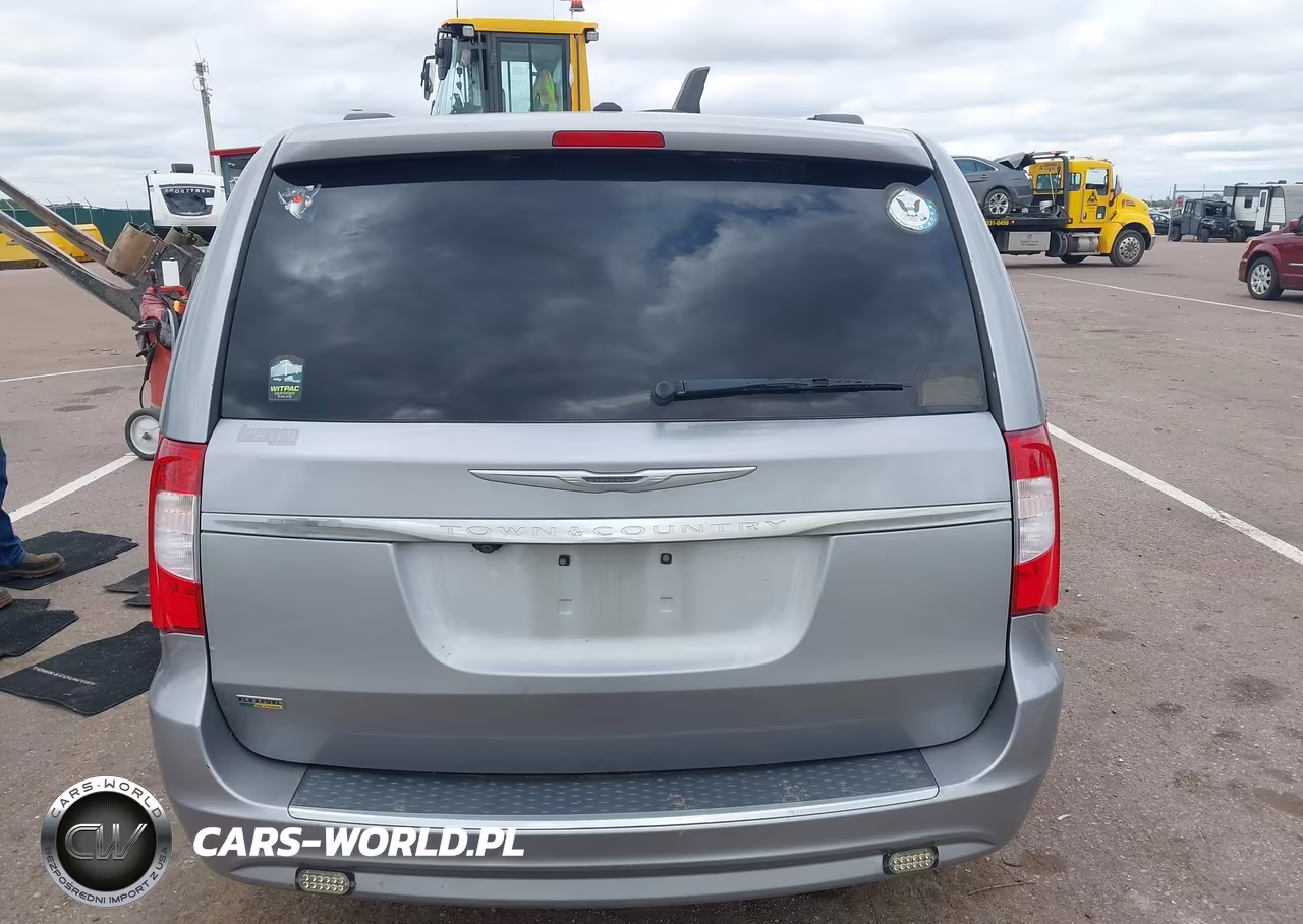 2016 Chrysler Town & Country Touring VIN:2C4RC1BG9GR229386 - 16