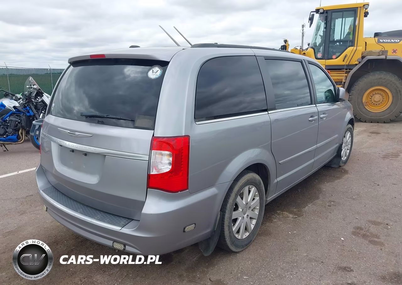 2016 Chrysler Town & Country Touring VIN:2C4RC1BG9GR229386 - 4