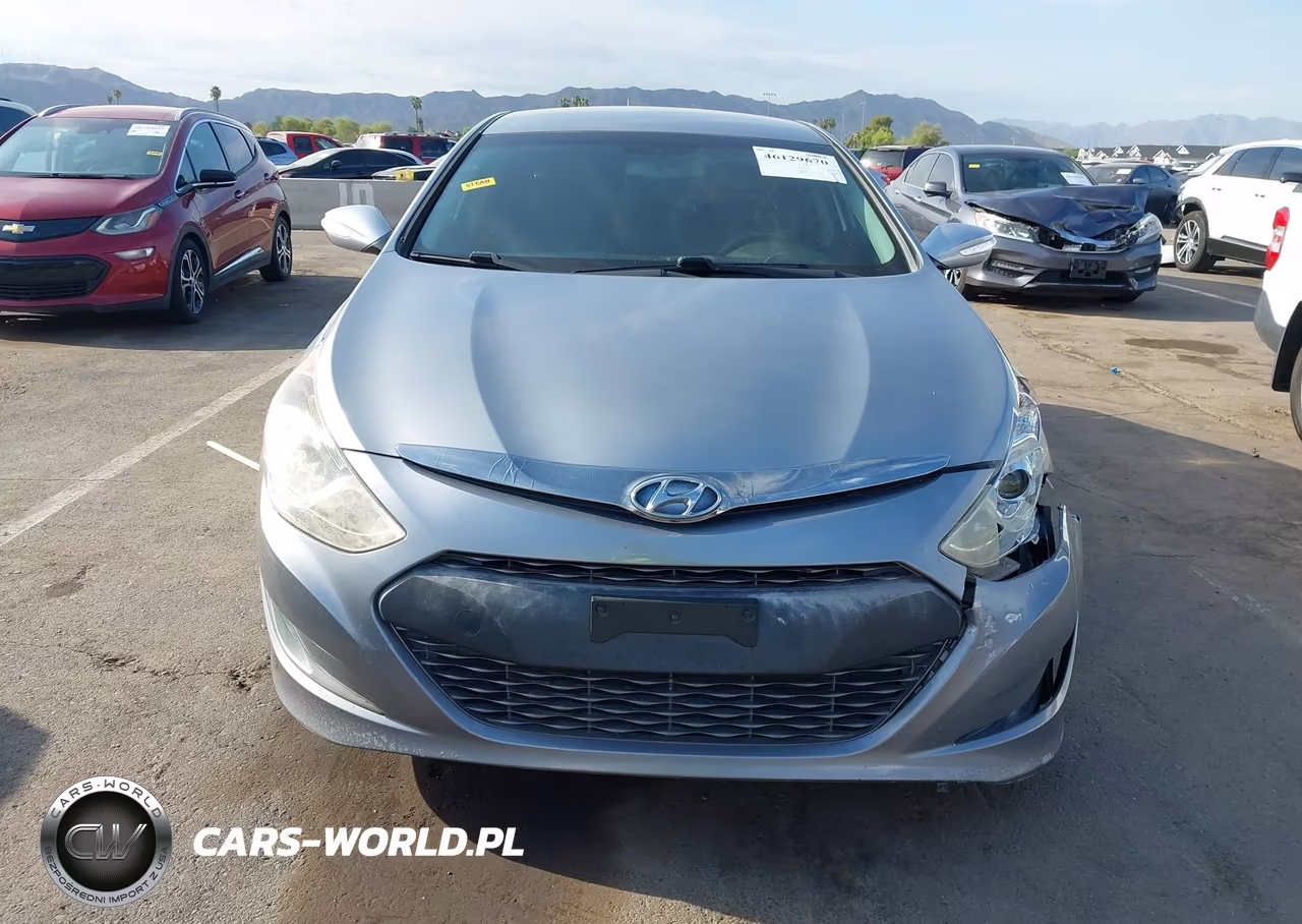 2015 Hyundai Sonata Hybrid VIN:KMHEC4A48FA138227 - 12