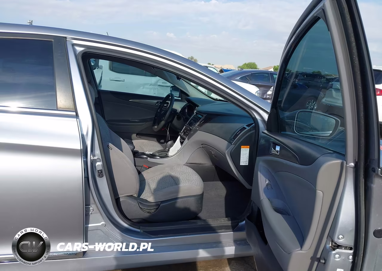 2015 Hyundai Sonata Hybrid VIN:KMHEC4A48FA138227 - 5
