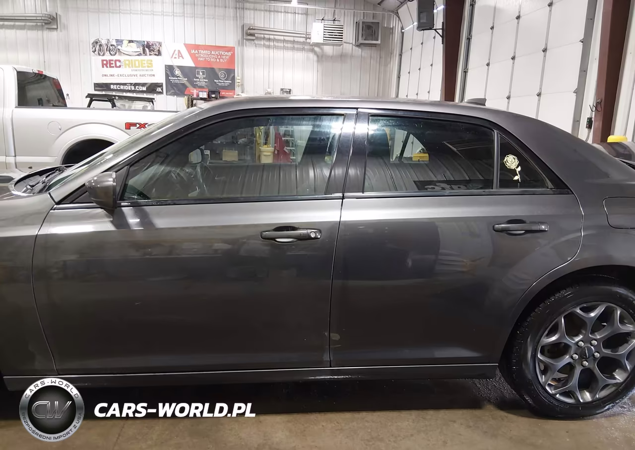 2016 Chrysler 300 300S VIN:2C3CCAGG3GH305158 - 14