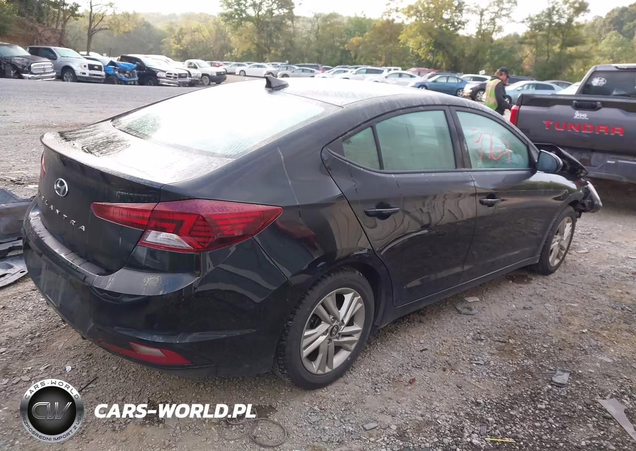 2019 Hyundai Elantra Sel VIN:5NPD84LF4KH428550 - 4