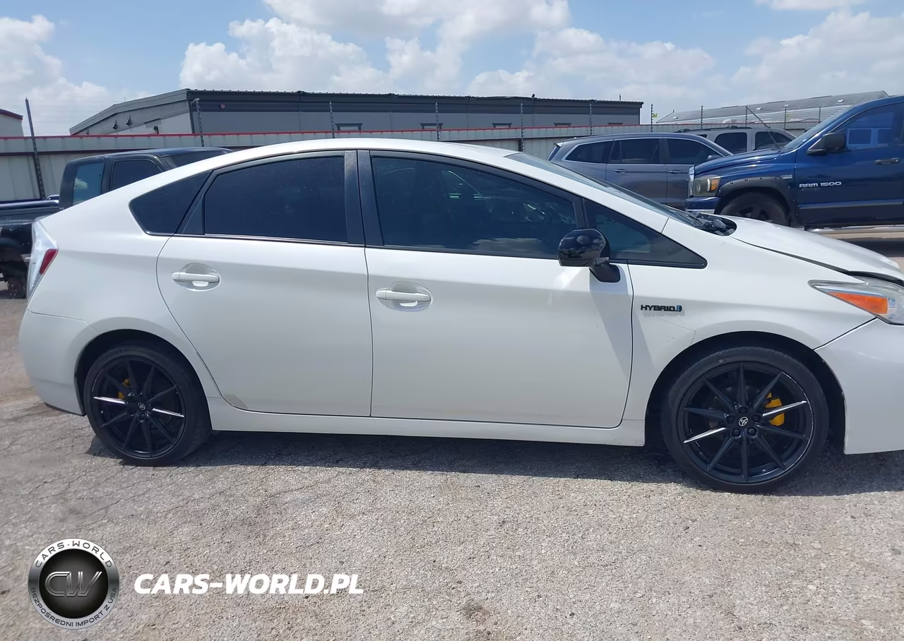2015 Toyota Prius Four VIN:JTDKN3DUXF1999030 - 13