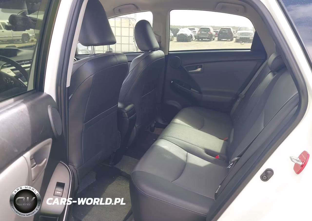2015 Toyota Prius Four VIN:JTDKN3DUXF1999030 - 18