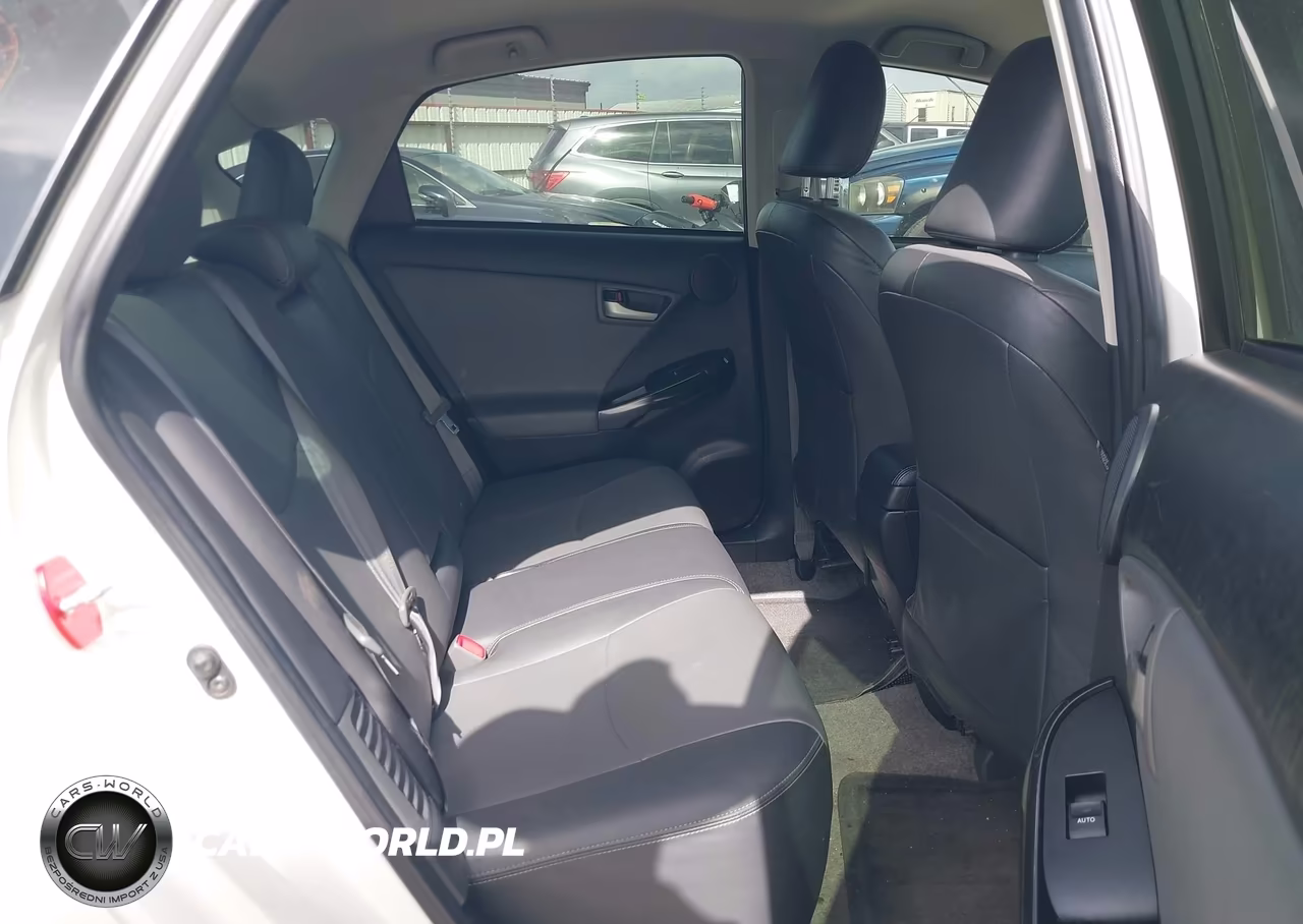 2015 Toyota Prius Four VIN:JTDKN3DUXF1999030 - 8