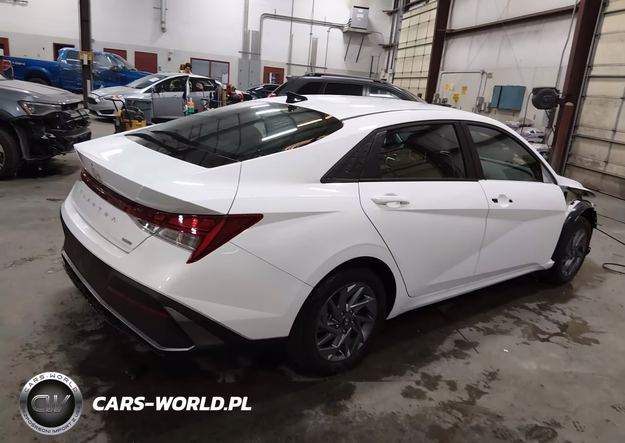 2026 Hyundai Elantra Hybrid Blue VIN:KMHLM4DJ1TU197135 - 4