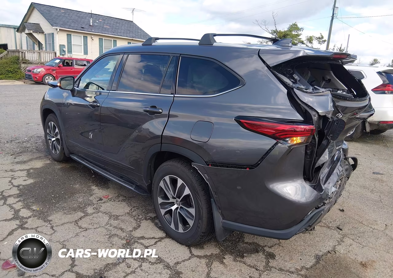 2022 Toyota Highlander Xle VIN:5TDGZRBH4NS227367 - 3