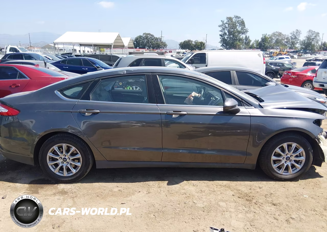 2015 Ford Fusion S VIN:3FA6P0G73FR183336 - 14