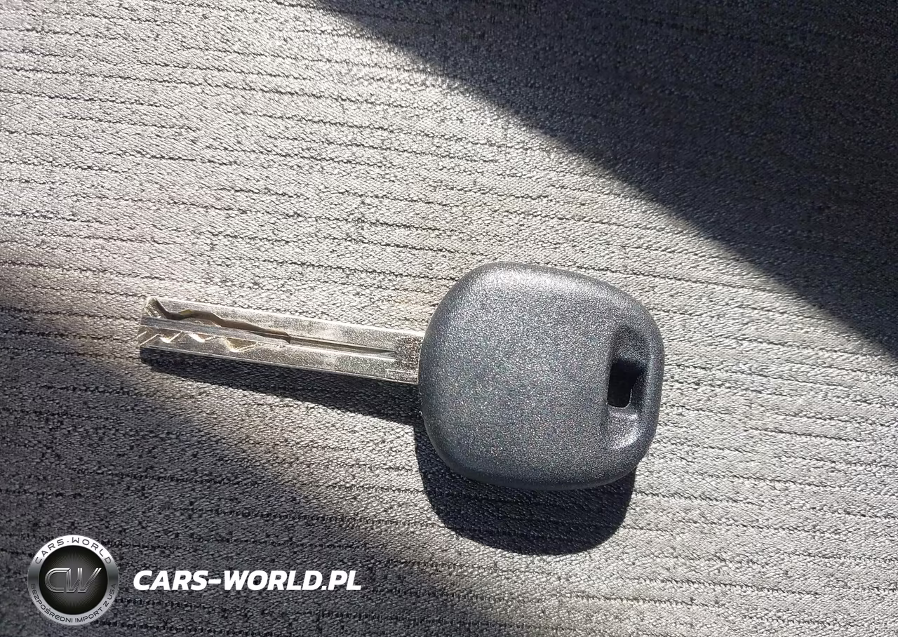 2020 Toyota Camry Le VIN:4T1C11AK2LU975947 - 11