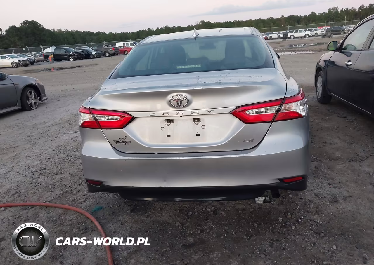 2020 Toyota Camry Le VIN:4T1C11AK2LU975947 - 16