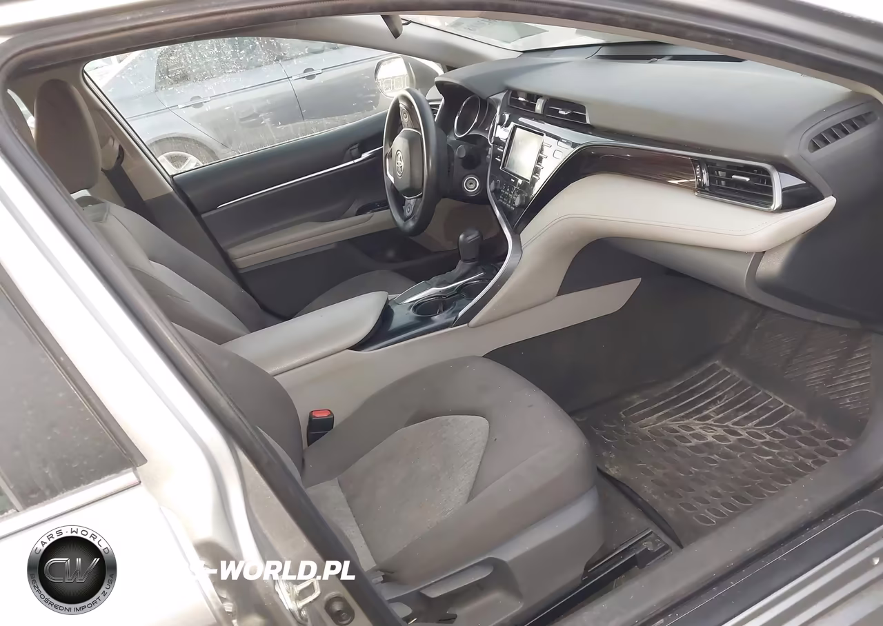 2020 Toyota Camry Le VIN:4T1C11AK2LU975947 - 5