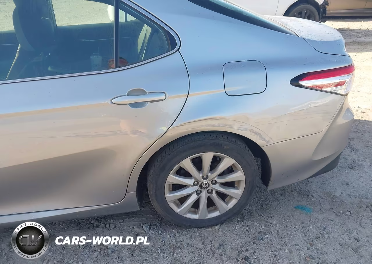 2020 Toyota Camry Le VIN:4T1C11AK2LU975947 - 6