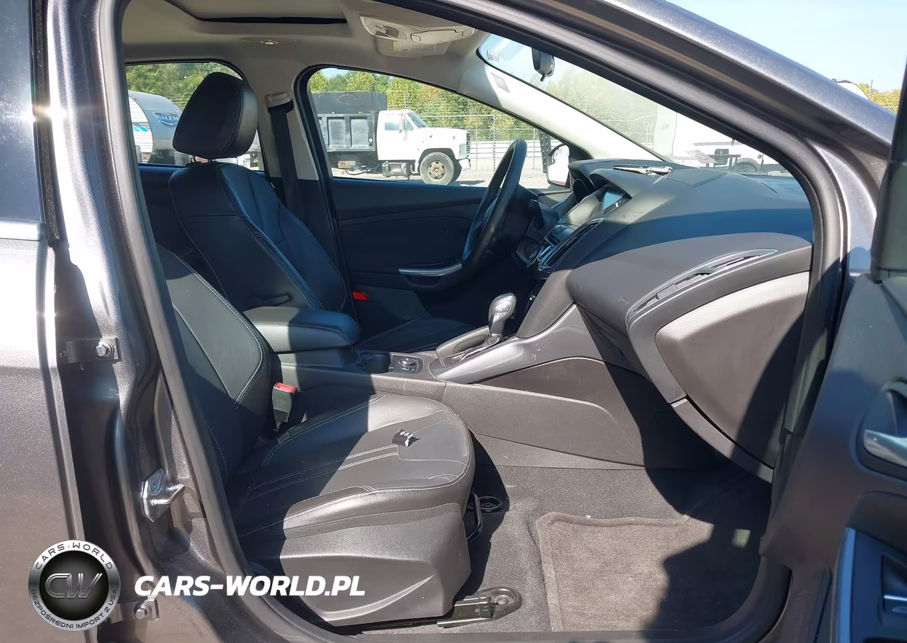 2014 Ford Focus Titanium VIN:1FADP3N27EL410749 - 5