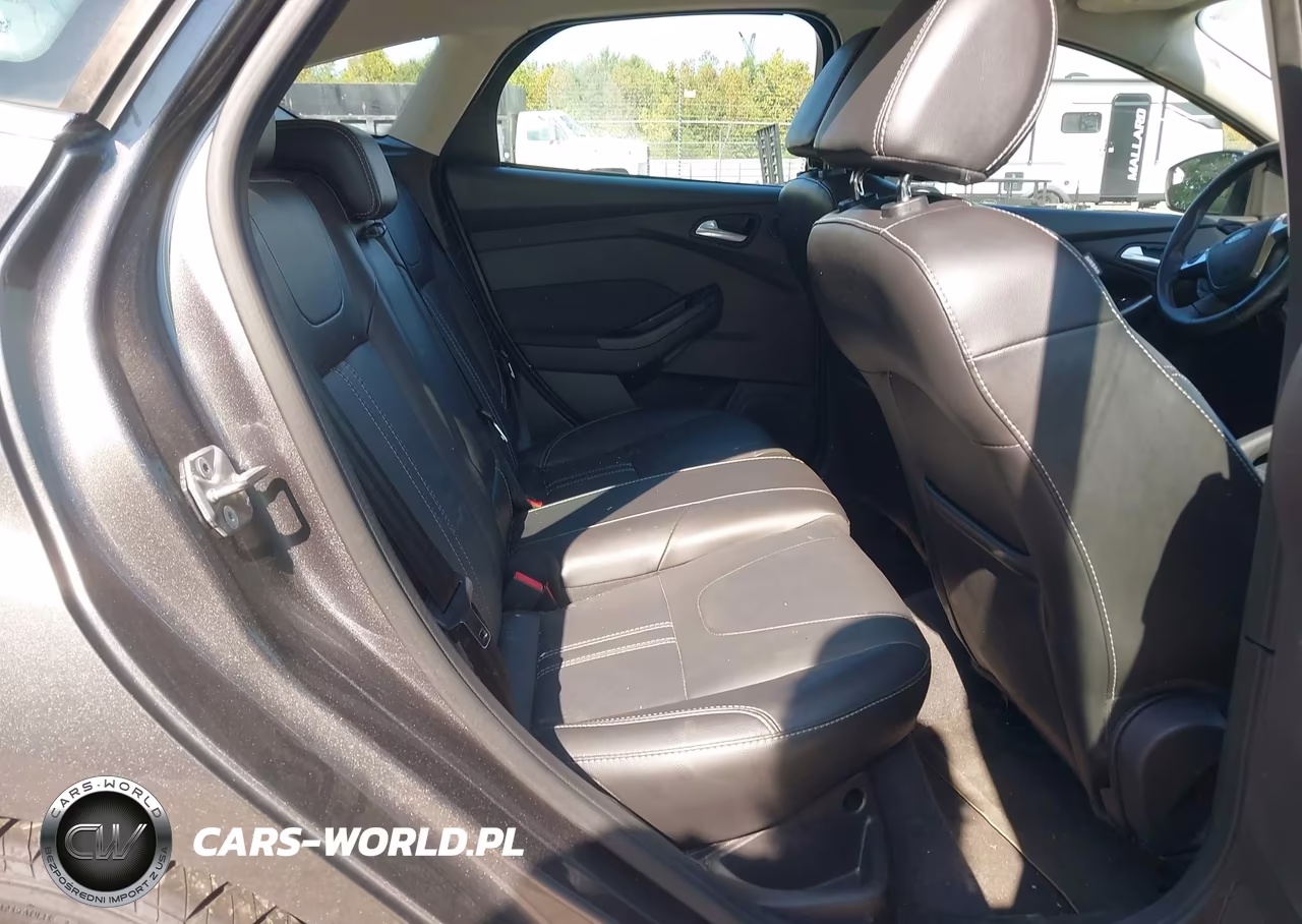 2014 Ford Focus Titanium VIN:1FADP3N27EL410749 - 8