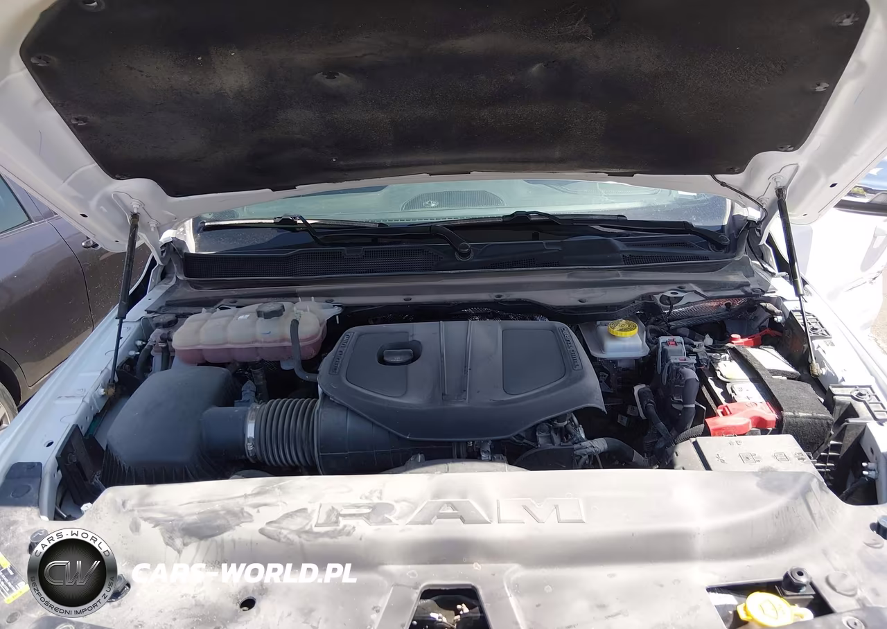2026 Ram 1500 Laramie VIN:3C6SRFJP9T4175191 - 10