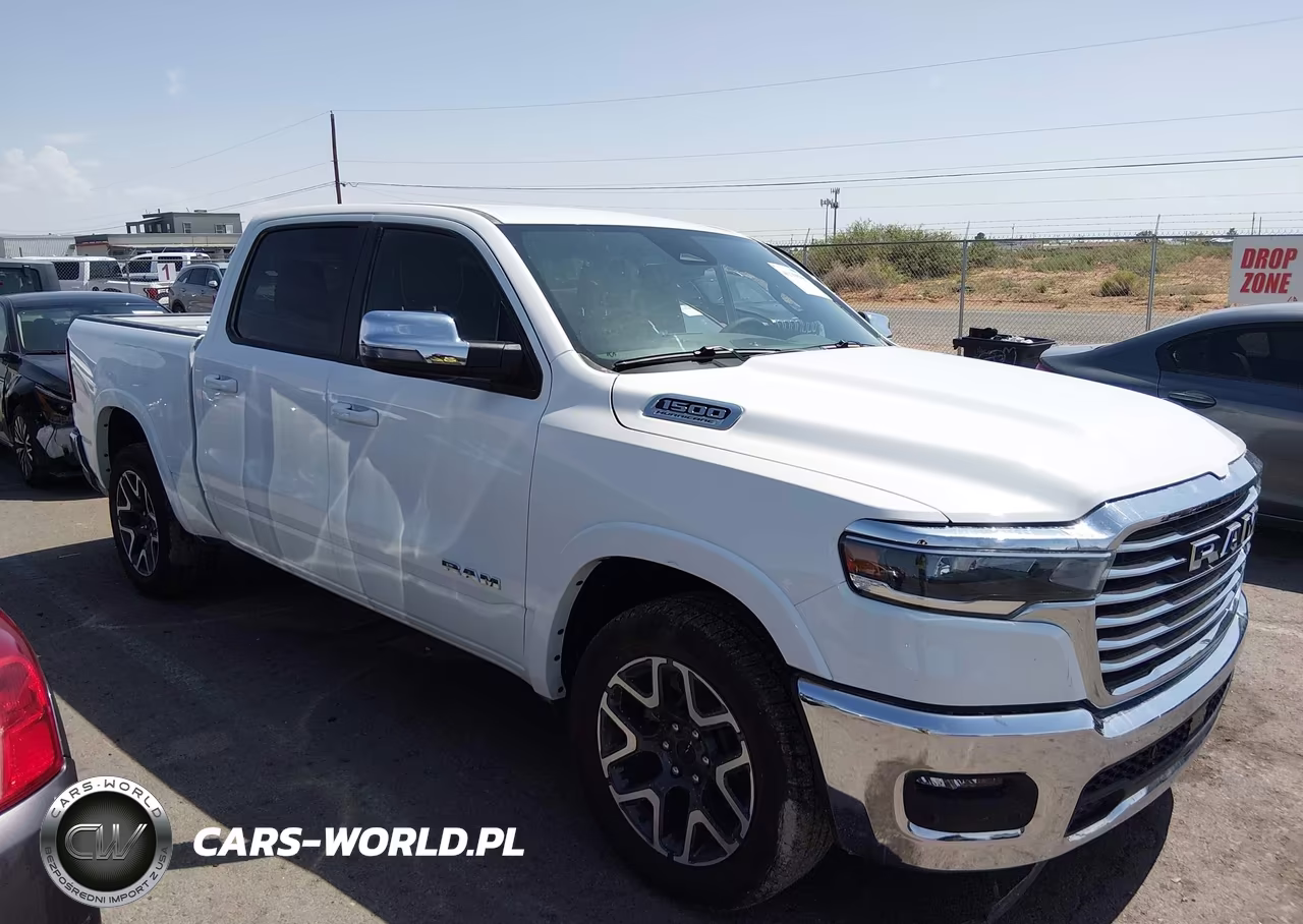 2026 Ram 1500 Laramie VIN:3C6SRFJP9T4175191 - 13