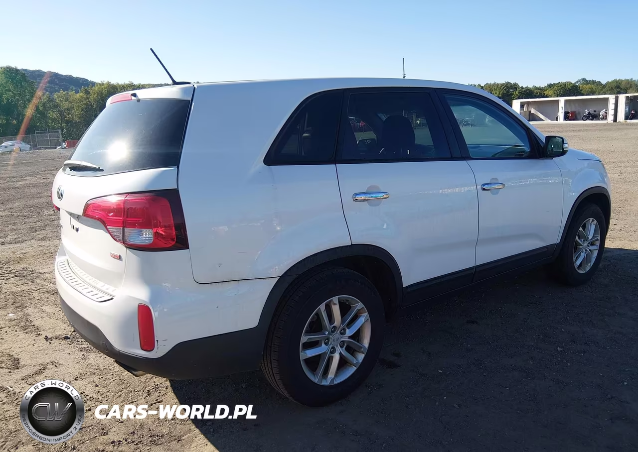 2015 Kia Sorento Lx VIN:5XYKT3A63FG630540 - 4