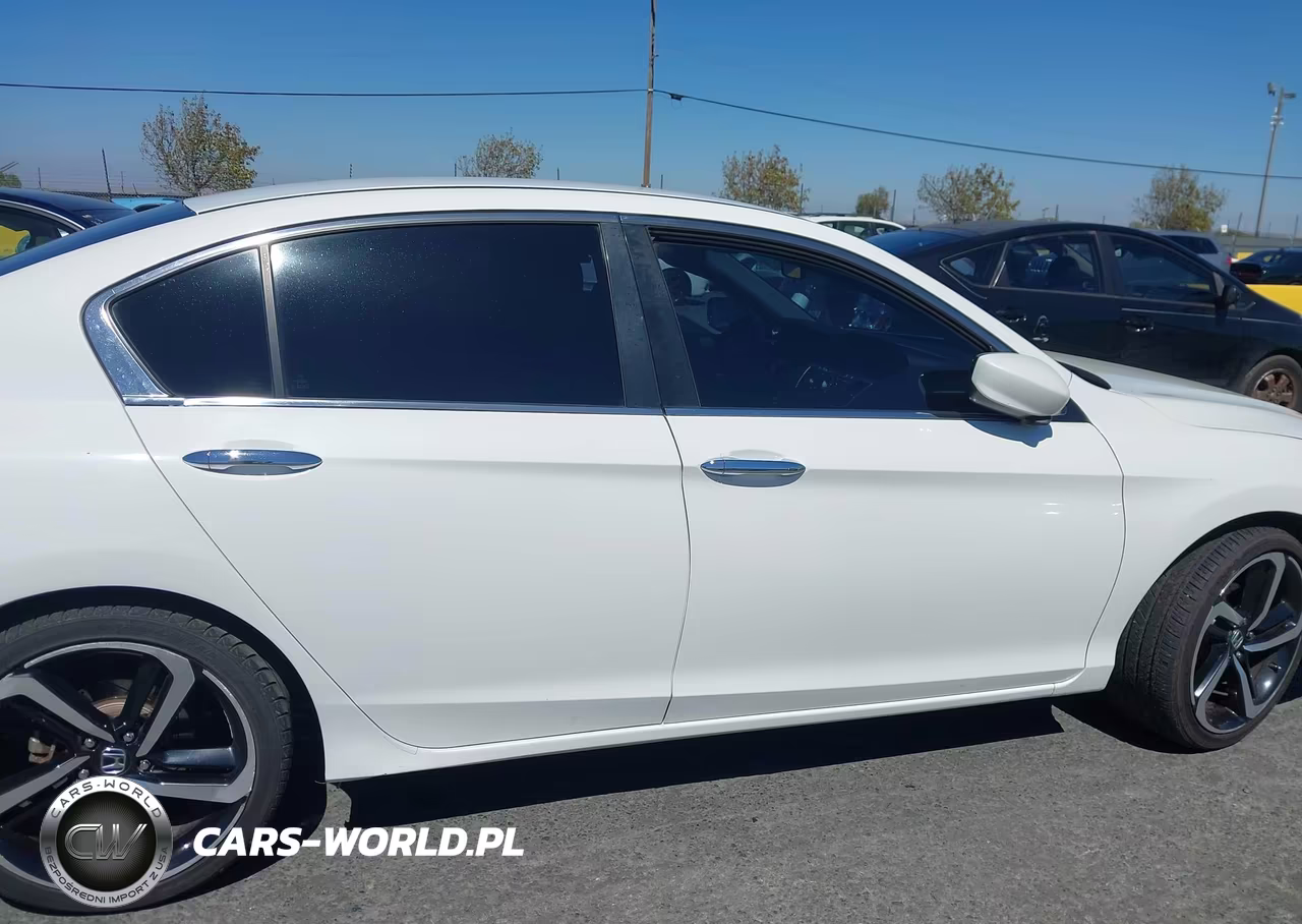 2015 Honda Accord Sport VIN:1HGCR2F55FA160722 - 15