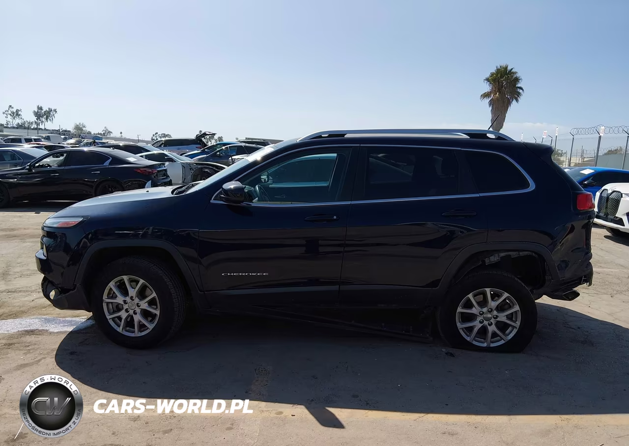 2015 Jeep Cherokee Latitude VIN:1C4PJMCS8FW674063 - 14