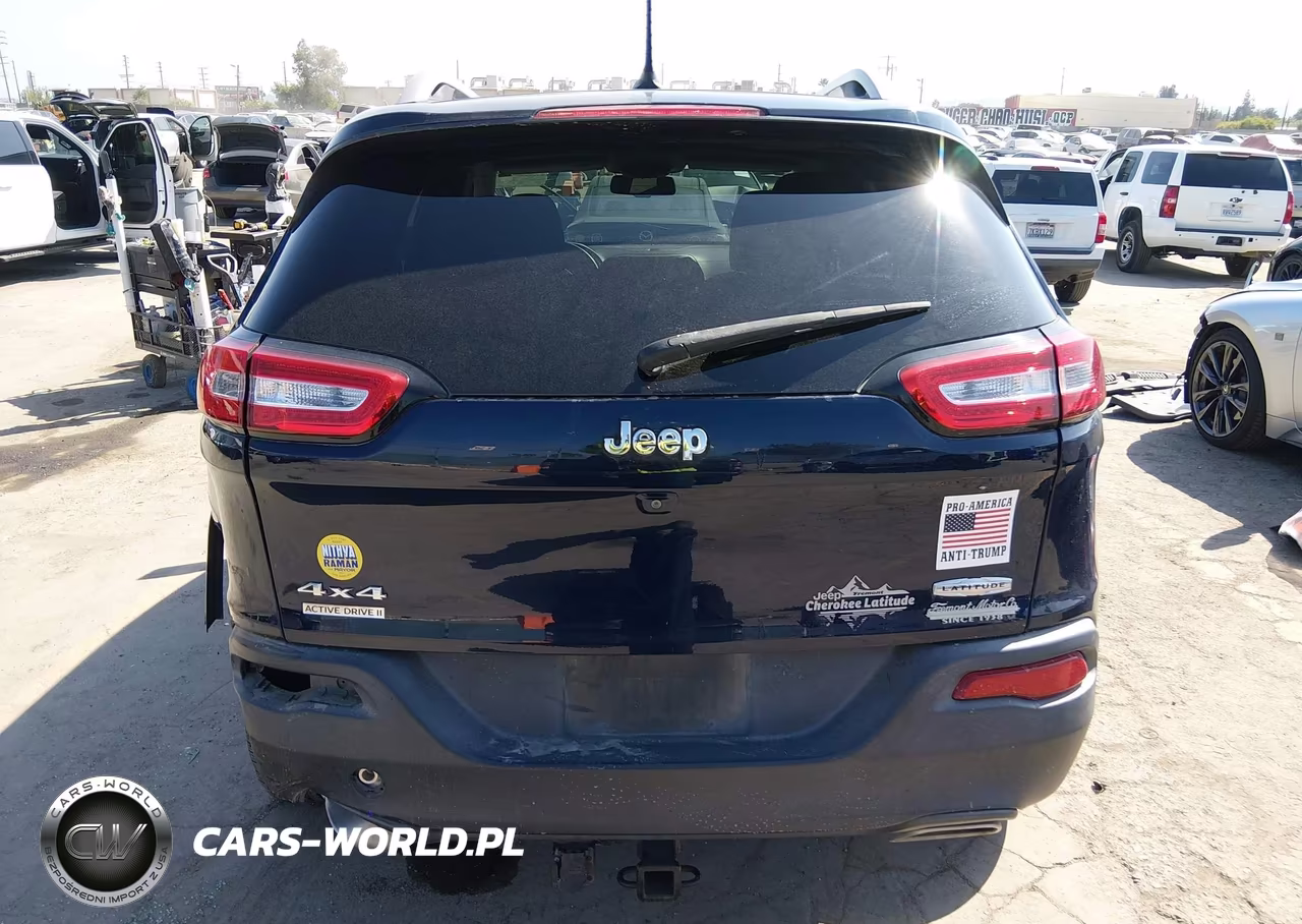 2015 Jeep Cherokee Latitude VIN:1C4PJMCS8FW674063 - 16