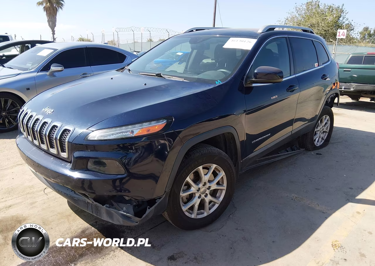 2015 Jeep Cherokee Latitude VIN:1C4PJMCS8FW674063 - 2