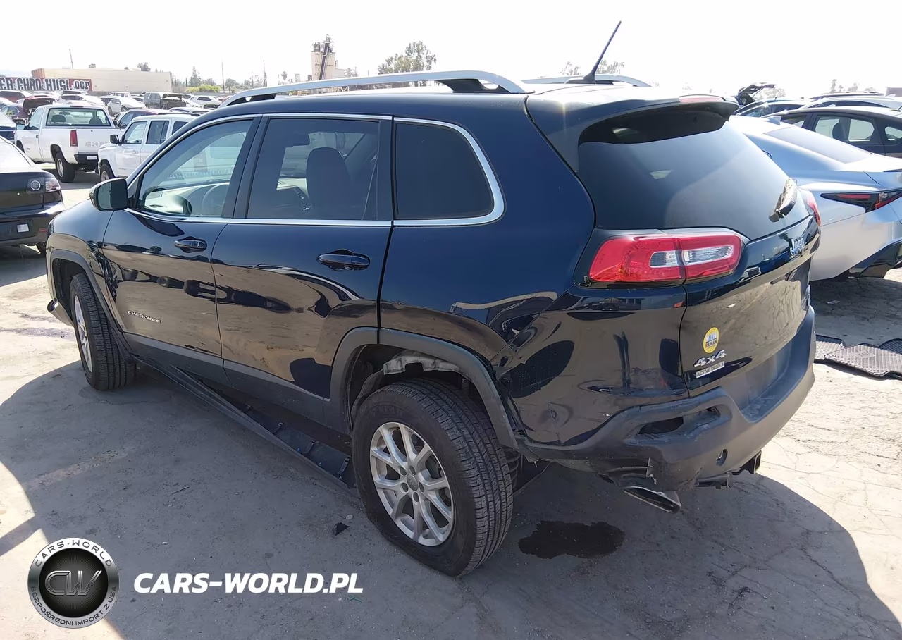 2015 Jeep Cherokee Latitude VIN:1C4PJMCS8FW674063 - 3