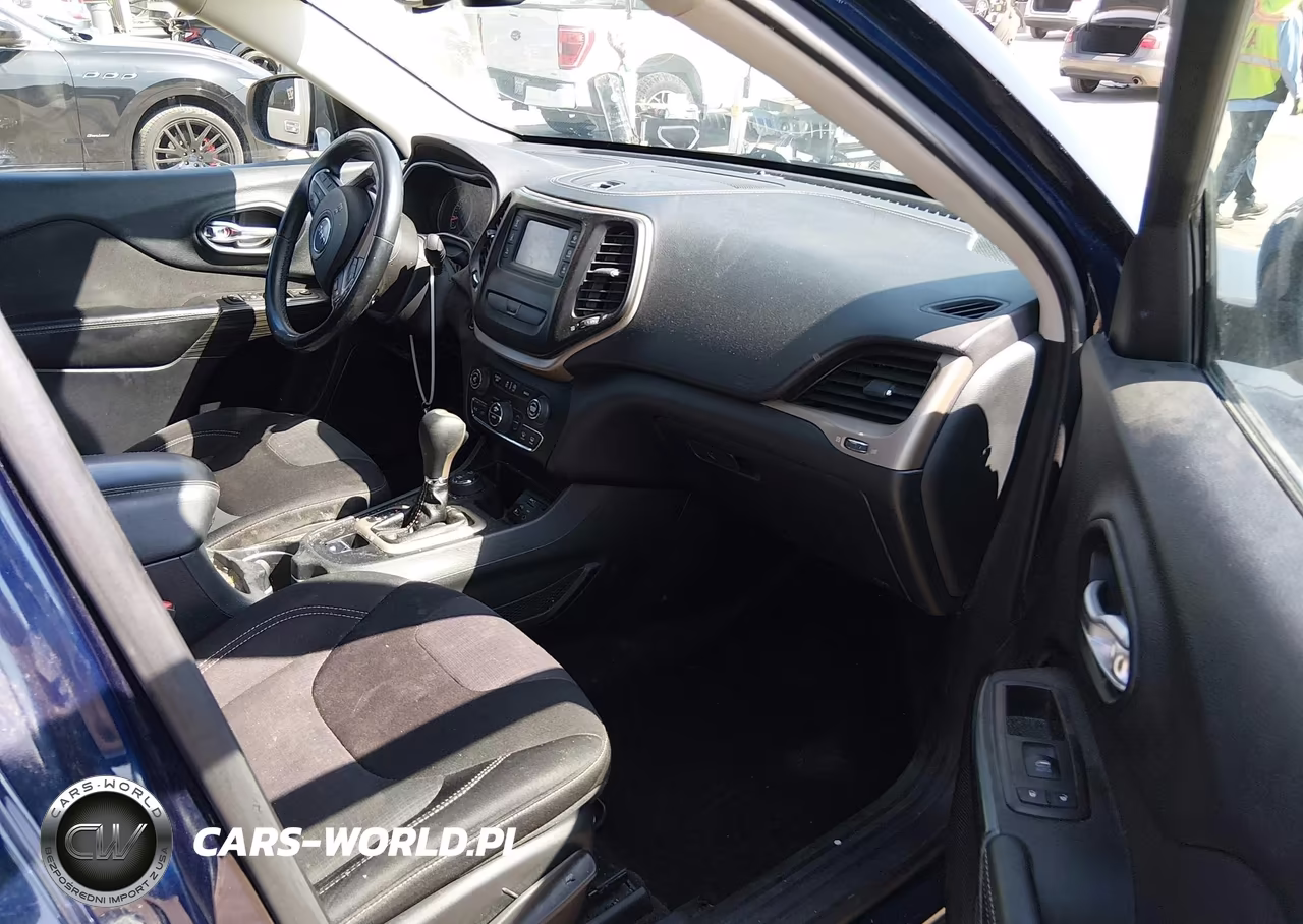 2015 Jeep Cherokee Latitude VIN:1C4PJMCS8FW674063 - 5