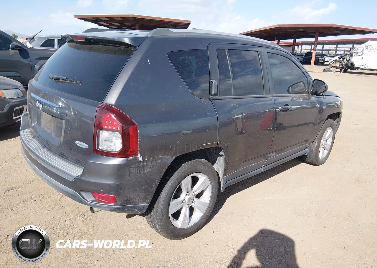 2017 Jeep Compass Latitude 4X4 VIN:1C4NJDEB3HD154646 - 4