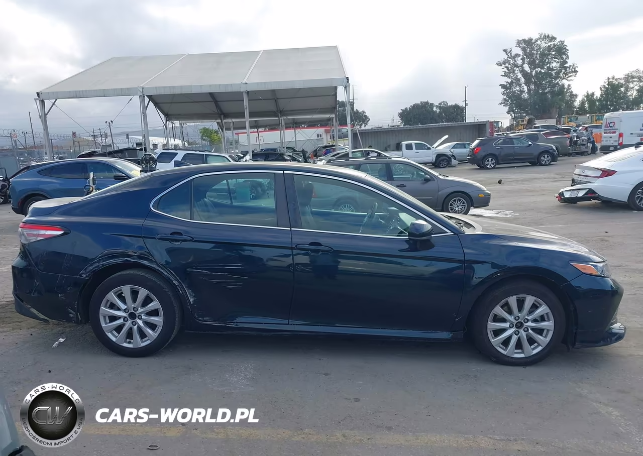 2019 Toyota Camry Le VIN:4T1B11HK5KU744136 - 13